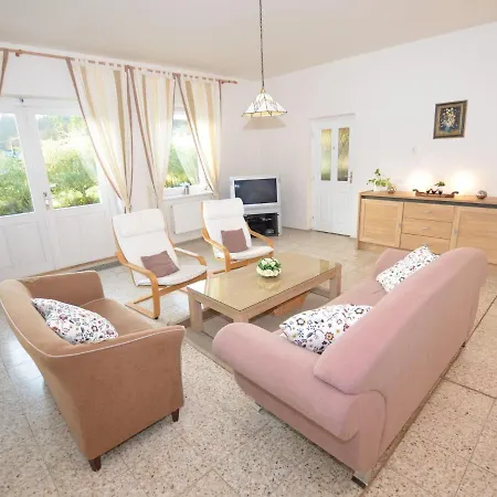 וילה Spacious With Swimming Pool Nemojov