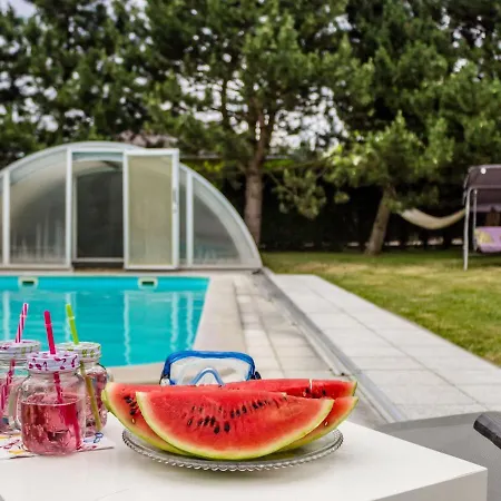 Spacious With Swimming Pool