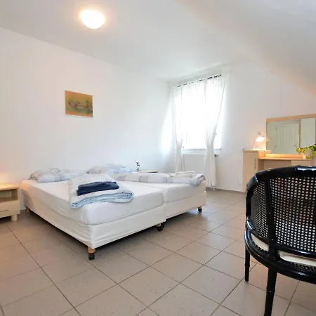 Spacious With Swimming Pool