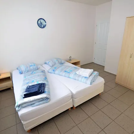 فيلة Spacious With Swimming Pool Nemojov