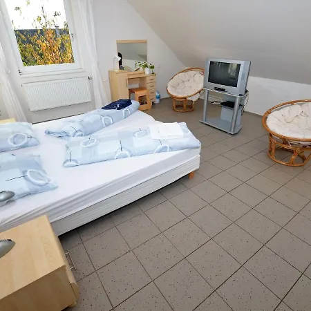 Spacious With Swimming Pool וילה